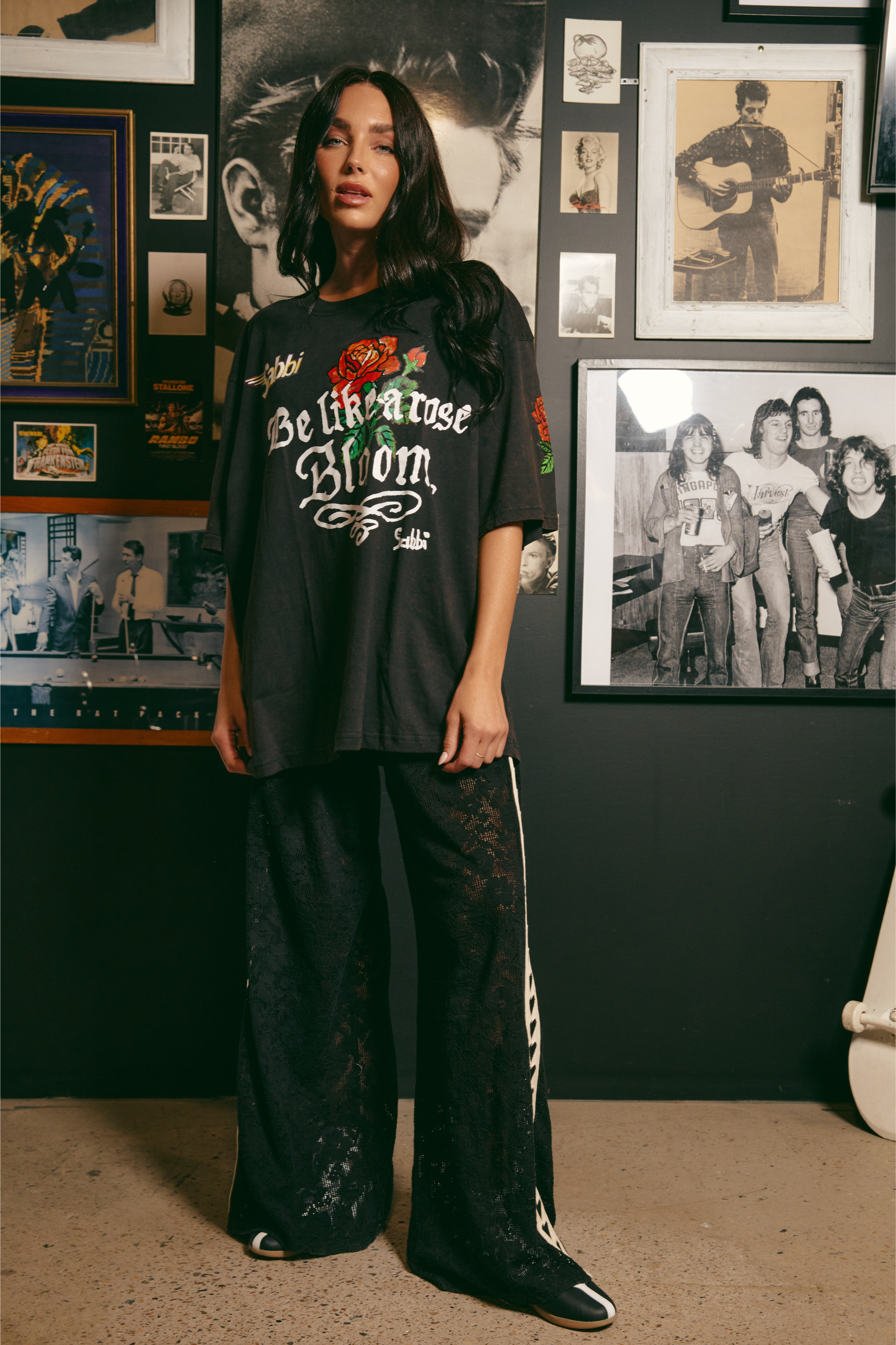 THE VERY OVERSIZED ROSE TEE - BLACK