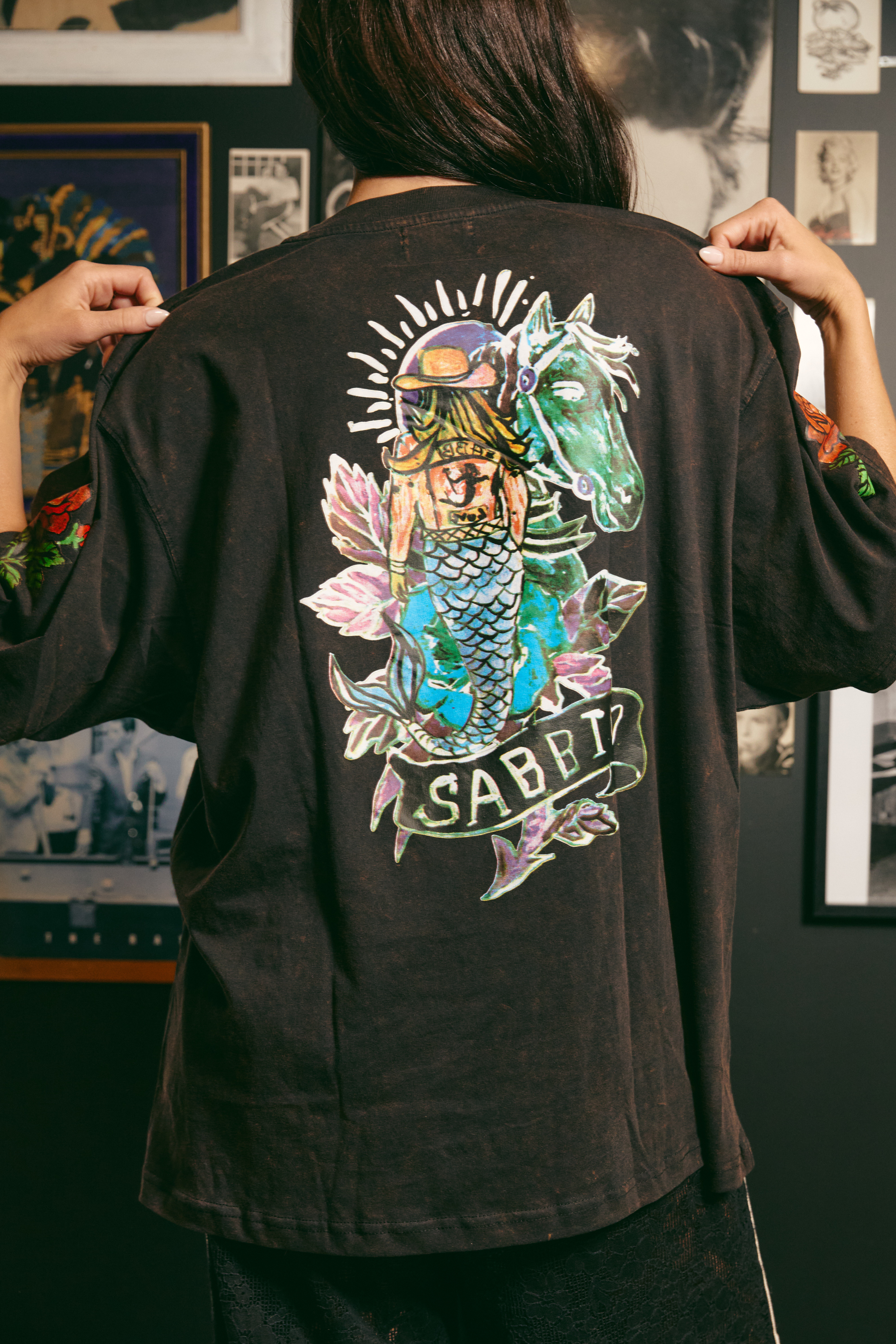 THE VERY OVERSIZED ROSE TEE - BLACK