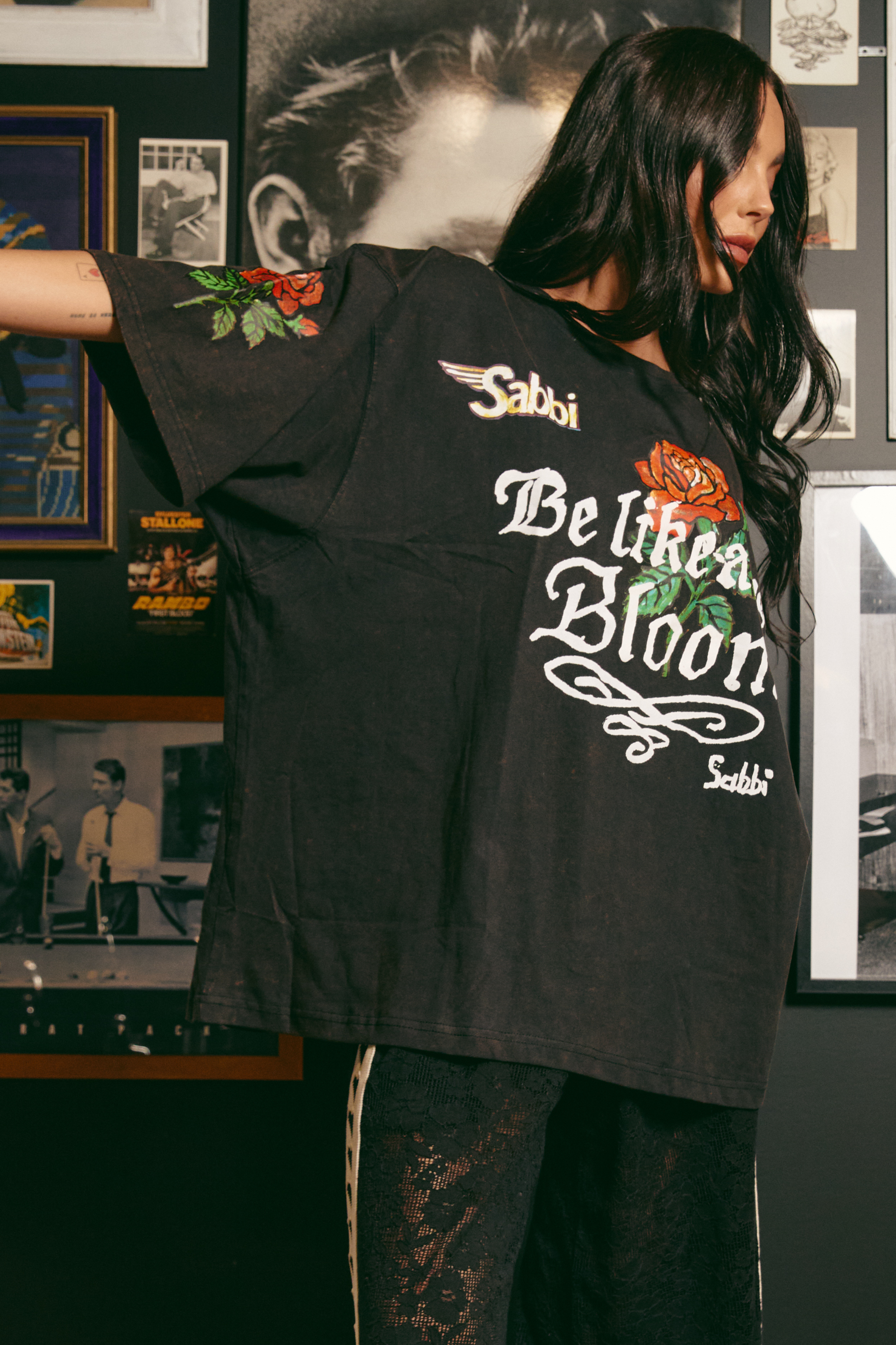 THE VERY OVERSIZED ROSE TEE - BLACK